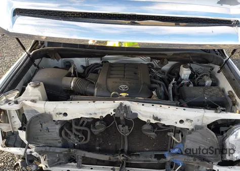 2017 Toyota Tundra Limited 5.7L V8 z USA, uszkodzony, nr VIN 5TFHY5F19HX642065